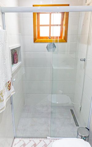 Casa à venda com 279m², 6 quartos e 3 vagas Casa à venda com 279m², 6 quartos e 3 vagasBanheiro da Suíte 4