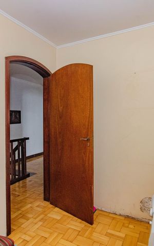 Casa à venda com 240m², 4 quartos e 2 vagas Casa à venda com 240m², 4 quartos e 2 vagasQuarto 1