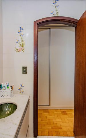 Casa à venda com 240m², 4 quartos e 2 vagas Casa à venda com 240m², 4 quartos e 2 vagasBanheiro da Suíte 1