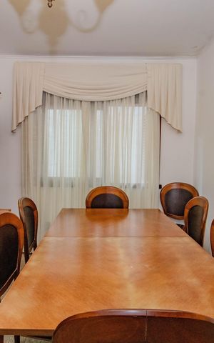 Casa à venda com 240m², 4 quartos e 2 vagas Casa à venda com 240m², 4 quartos e 2 vagasCopa