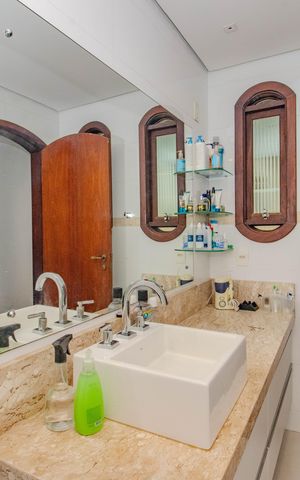 Casa à venda com 240m², 4 quartos e 2 vagas Casa à venda com 240m², 4 quartos e 2 vagasBanheiro da Suíte 2