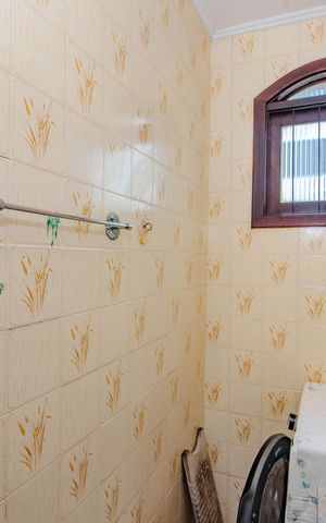 Casa à venda com 240m², 4 quartos e 2 vagas Casa à venda com 240m², 4 quartos e 2 vagasÁrea de Serviço