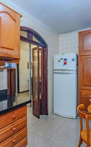 Casa à venda com 240m², 4 quartos e 2 vagas Casa à venda com 240m², 4 quartos e 2 vagasCozinha