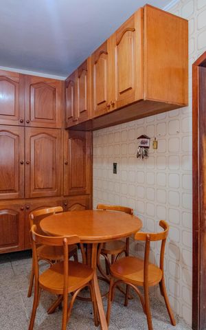 Casa à venda com 240m², 4 quartos e 2 vagas Casa à venda com 240m², 4 quartos e 2 vagasCozinha