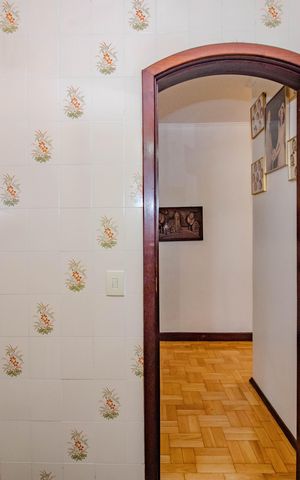 Casa à venda com 240m², 4 quartos e 2 vagas Casa à venda com 240m², 4 quartos e 2 vagasBanheiro Social