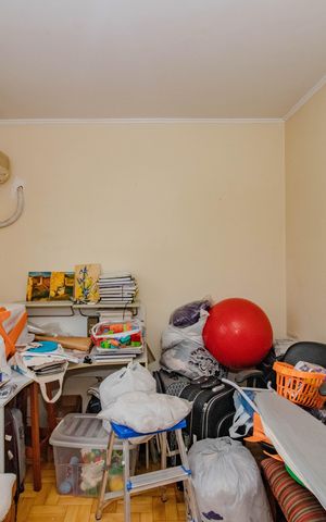 Casa à venda com 240m², 4 quartos e 2 vagas Casa à venda com 240m², 4 quartos e 2 vagasQuarto 1