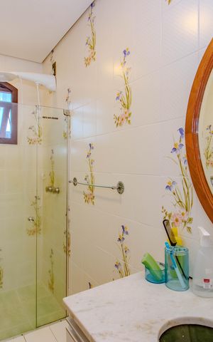 Casa à venda com 240m², 4 quartos e 2 vagas Casa à venda com 240m², 4 quartos e 2 vagasBanheiro da Suíte 1