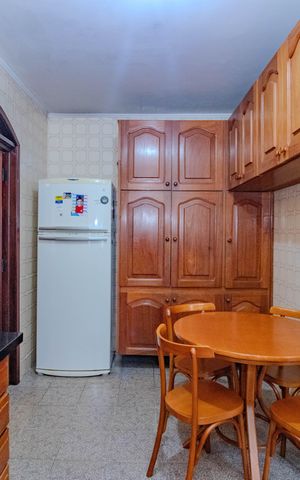 Casa à venda com 240m², 4 quartos e 2 vagas Casa à venda com 240m², 4 quartos e 2 vagasCozinha