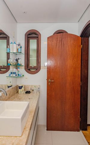 Casa à venda com 240m², 4 quartos e 2 vagas Casa à venda com 240m², 4 quartos e 2 vagasBanheiro da Suíte 2