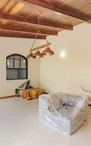 Casa à venda com 240m², 4 quartos e 2 vagas Casa à venda com 240m², 4 quartos e 2 vagasEspaço Gourmet