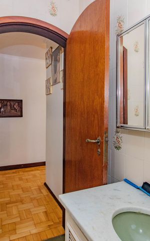 Casa à venda com 240m², 4 quartos e 2 vagas Casa à venda com 240m², 4 quartos e 2 vagasBanheiro Social