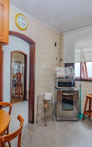 Casa à venda com 240m², 4 quartos e 2 vagas Casa à venda com 240m², 4 quartos e 2 vagasCozinha