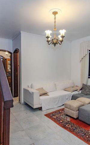 Casa à venda com 240m², 4 quartos e 2 vagas Casa à venda com 240m², 4 quartos e 2 vagasSala
