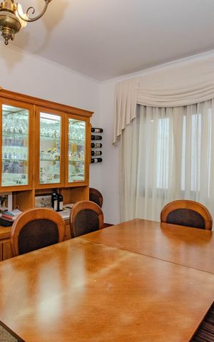 Casa à venda com 240m², 4 quartos e 2 vagas Casa à venda com 240m², 4 quartos e 2 vagasCopa