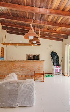 Casa à venda com 240m², 4 quartos e 2 vagas Casa à venda com 240m², 4 quartos e 2 vagasEspaço Gourmet