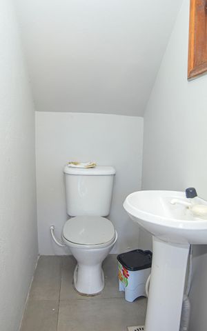 Casa para alugar com 200m², 2 quartos e 3 vagas Casa para alugar com 200m², 2 quartos e 3 vagasLavabo