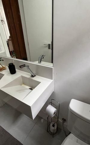 Casa de condomínio à venda com 350m², 5 quartos e 5 vagasLavabo