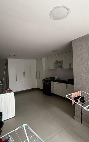 Casa de condomínio à venda com 350m², 5 quartos e 5 vagasÁrea de Serviço