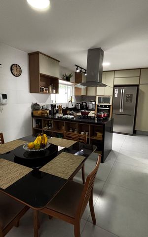 Casa de condomínio à venda com 350m², 5 quartos e 5 vagasCozinha