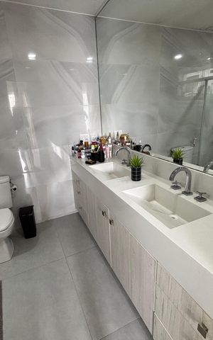 Casa de condomínio à venda com 350m², 5 quartos e 5 vagasBanheiro da Suíte 1