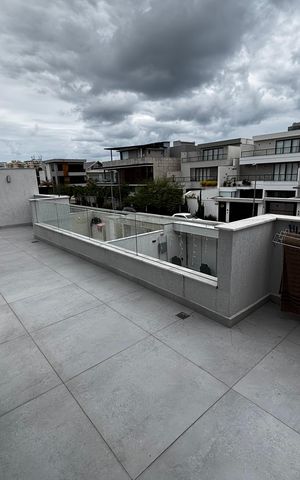 Casa de condomínio à venda com 350m², 5 quartos e 5 vagasVaranda da Suíte 1