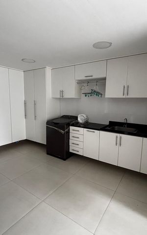 Casa de condomínio à venda com 350m², 5 quartos e 5 vagasÁrea de Serviço