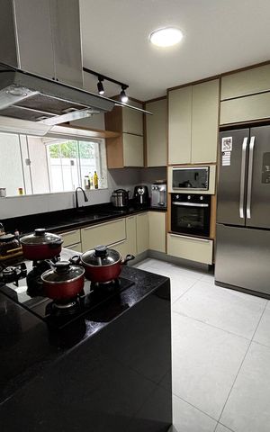Casa de condomínio à venda com 350m², 5 quartos e 5 vagasCozinha