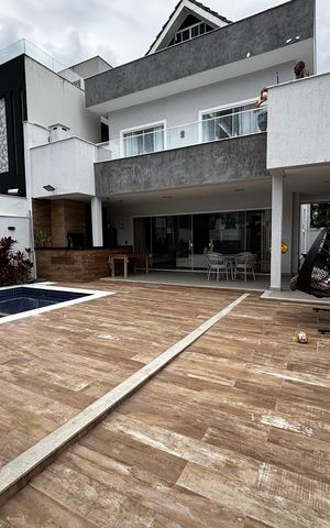 Casa de condomínio à venda com 350m², 5 quartos e 5 vagasFachada
