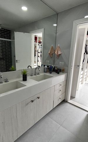 Casa de condomínio à venda com 350m², 5 quartos e 5 vagasBanheiro da Suíte 1