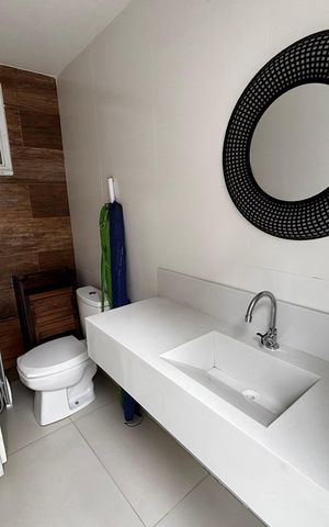 Casa de condomínio à venda com 350m², 5 quartos e 5 vagasBanheiro externo