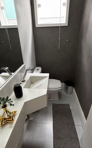 Casa de condomínio à venda com 350m², 5 quartos e 5 vagasLavabo