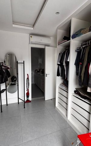 Casa de condomínio à venda com 350m², 5 quartos e 5 vagasCloset da suíte 1