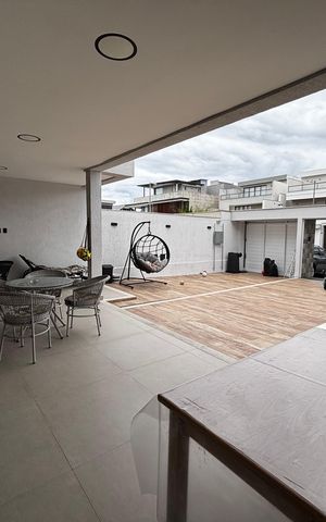 Casa de condomínio à venda com 350m², 5 quartos e 5 vagasÁrea externa