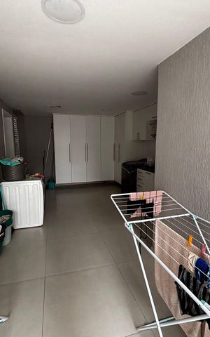 Casa de condomínio à venda com 350m², 5 quartos e 5 vagasÁrea de Serviço