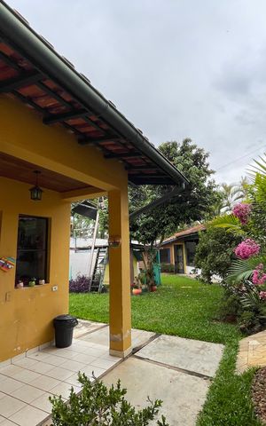 Casa de condomínio para alugar com 581m², 4 quartos e 3 vagas Casa de condomínio para alugar com 581m², 4 quartos e 3 vagasFachada