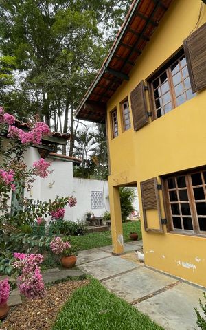 Casa de condomínio para alugar com 581m², 4 quartos e 3 vagas Casa de condomínio para alugar com 581m², 4 quartos e 3 vagasFachada