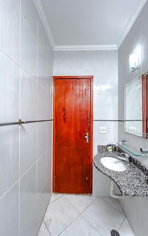 Casa de condomínio à venda com 198m², 3 quartos e 4 vagasBanheiro