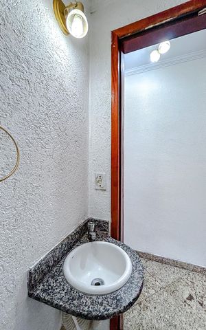 Casa de condomínio à venda com 198m², 3 quartos e 4 vagasBanheiro