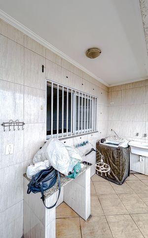 Casa de condomínio à venda com 198m², 3 quartos e 4 vagasÁrea de Serviço