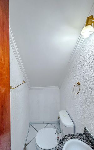 Casa de condomínio à venda com 198m², 3 quartos e 4 vagasBanheiro