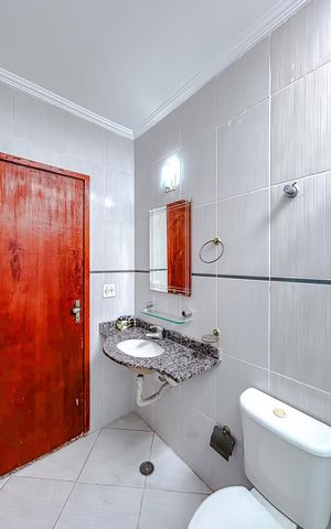 Casa de condomínio à venda com 198m², 3 quartos e 4 vagasBanheiro
