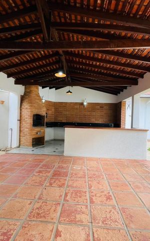 Casa à venda com 590m², 3 quartos e 4 vagas