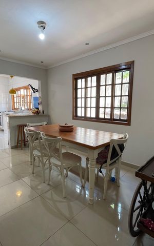 Casa à venda com 200m², 3 quartos e 3 vagas Casa à venda com 200m², 3 quartos e 3 vagasSala de Jantar