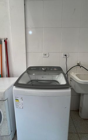 Casa à venda com 200m², 3 quartos e 3 vagas Casa à venda com 200m², 3 quartos e 3 vagasLavanderia