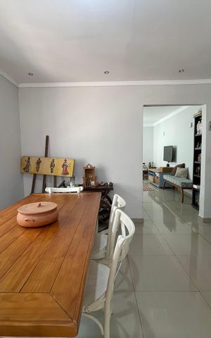 Casa à venda com 200m², 3 quartos e 3 vagas Casa à venda com 200m², 3 quartos e 3 vagasSala de Jantar