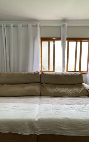 Casa à venda com 200m², 3 quartos e 3 vagas Casa à venda com 200m², 3 quartos e 3 vagasSala
