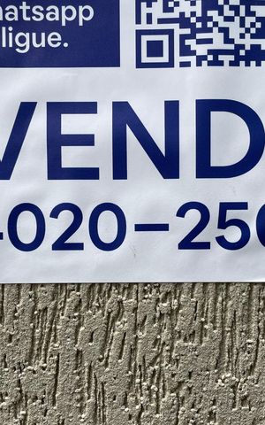 Casa à venda com 200m², 3 quartos e 3 vagas Casa à venda com 200m², 3 quartos e 3 vagasPlaca Códigos - MZYE-532