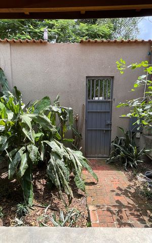 Casa à venda com 200m², 3 quartos e 3 vagas Casa à venda com 200m², 3 quartos e 3 vagasJardim
