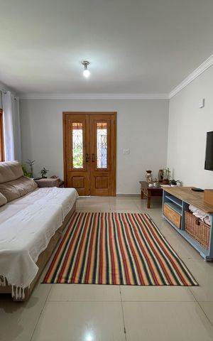 Casa à venda com 200m², 3 quartos e 3 vagas Casa à venda com 200m², 3 quartos e 3 vagasSala
