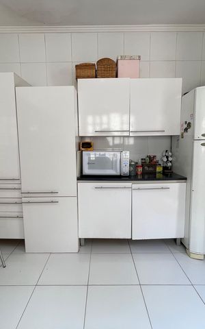 Casa à venda com 200m², 3 quartos e 3 vagas Casa à venda com 200m², 3 quartos e 3 vagasCozinha